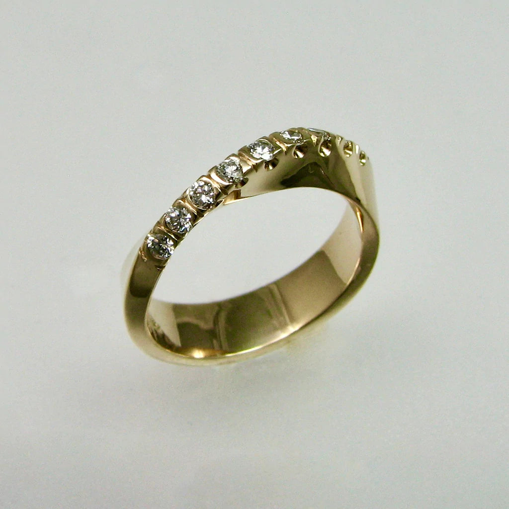 Möbius Solstice Solitaire with French Set Möbius Wedding Ring