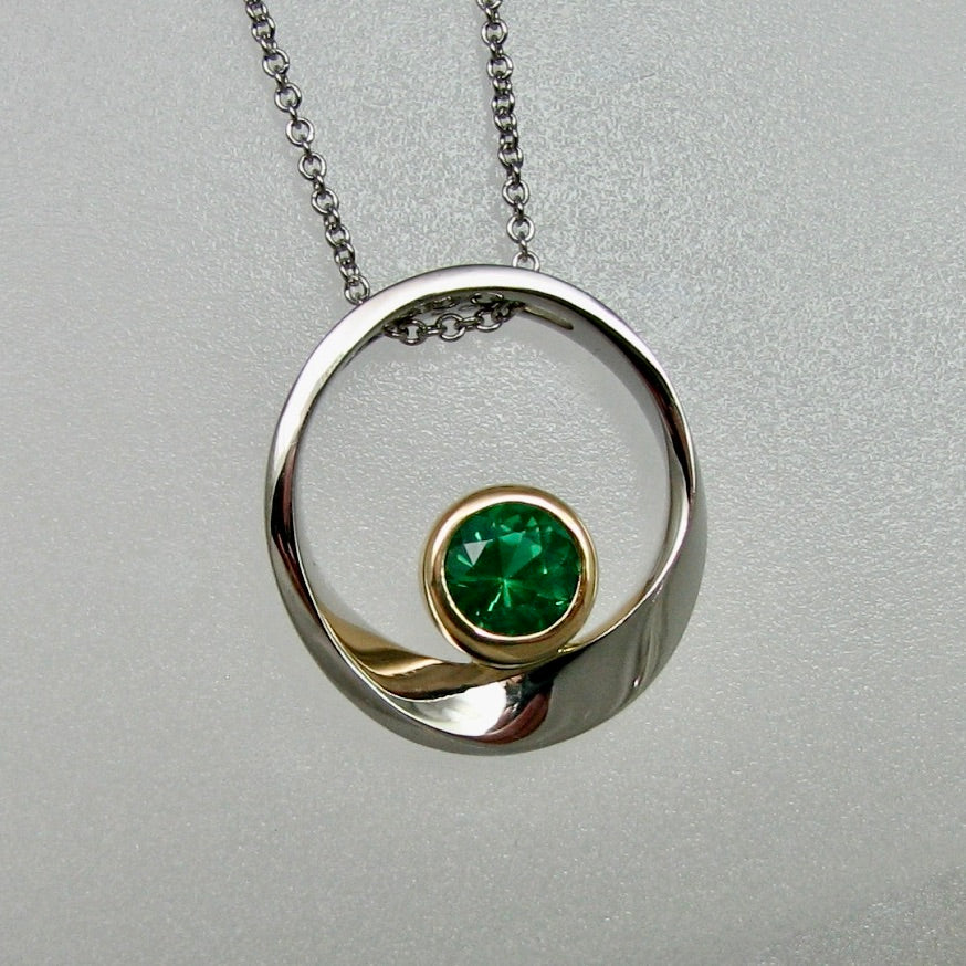 Möbius Pendant w/Emerald